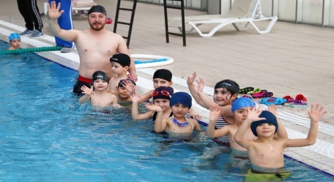 Minikler havuzlarda form tutuyor