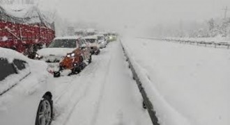 Doğu’da Kar Alarmı: Birçok İlde Ulaşım Aksadı